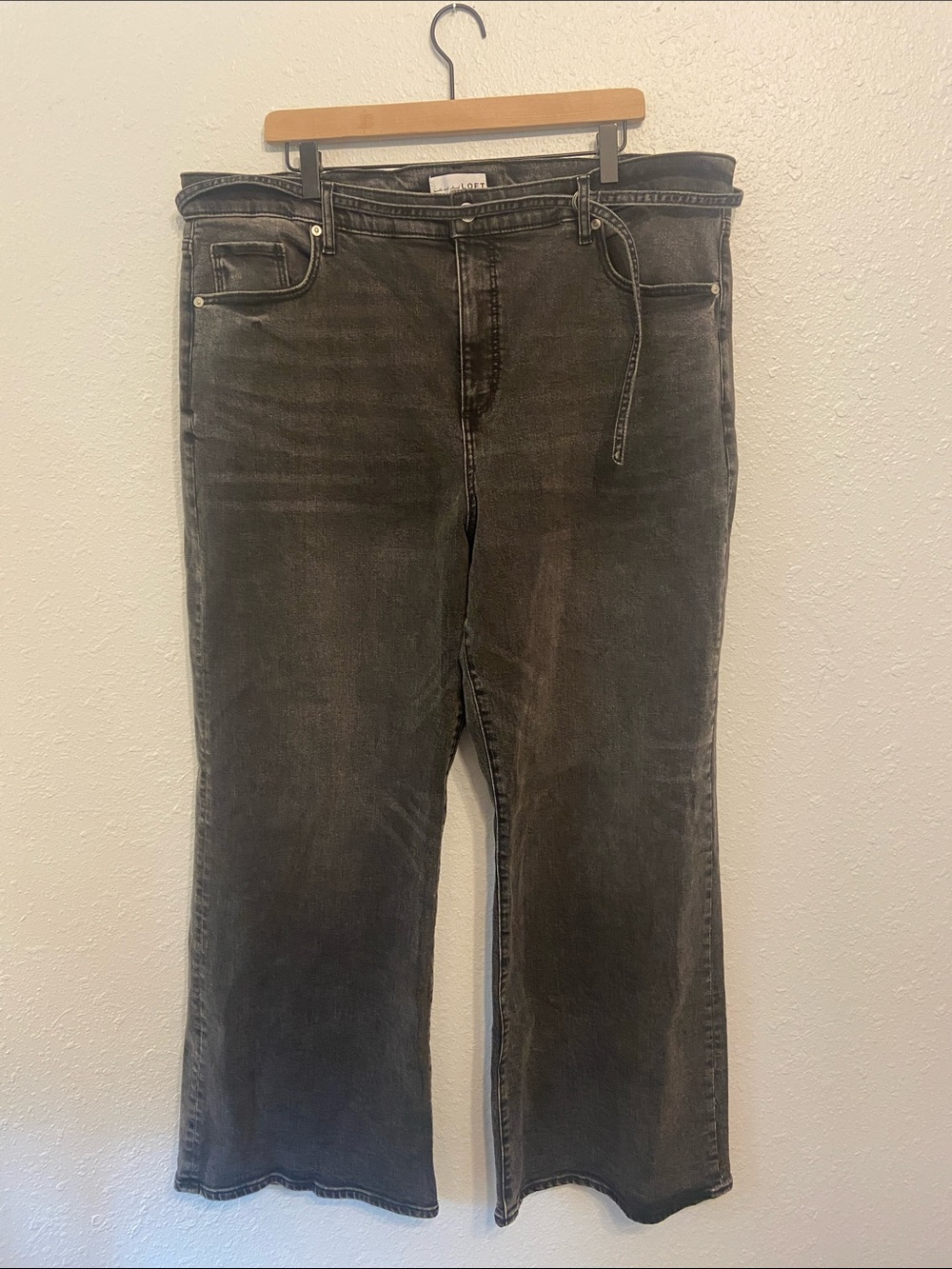 LOFT Faded Black Belted The Wide Leg Jeans Size 34 / 18